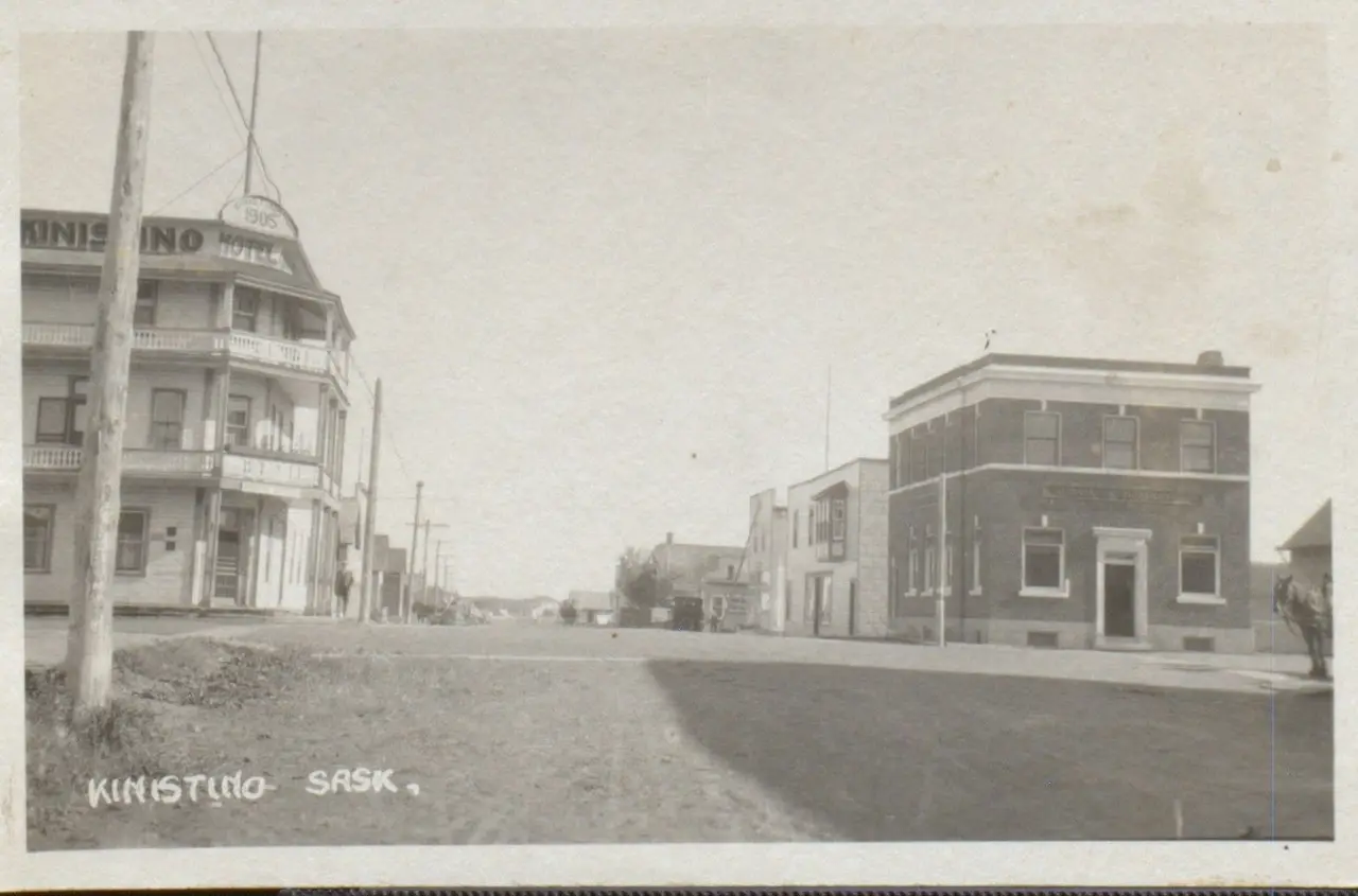 Street view with Kinistino Hotel and brick bank building, about 1910